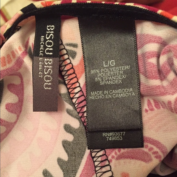 BEAUTIFUL multi-colored v-neck dress. - Picture 4 of 4